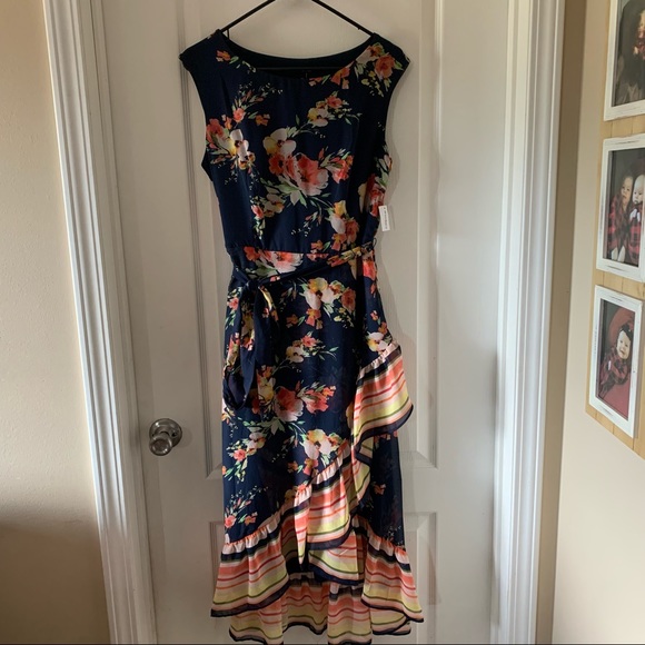 Roz & Ali Dresses & Skirts - New Roz & Ali floral dress
